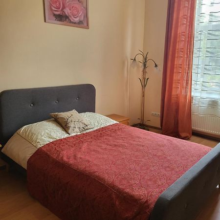 Apartment Near St. Elizabeth Church Λβιβ Εξωτερικό φωτογραφία