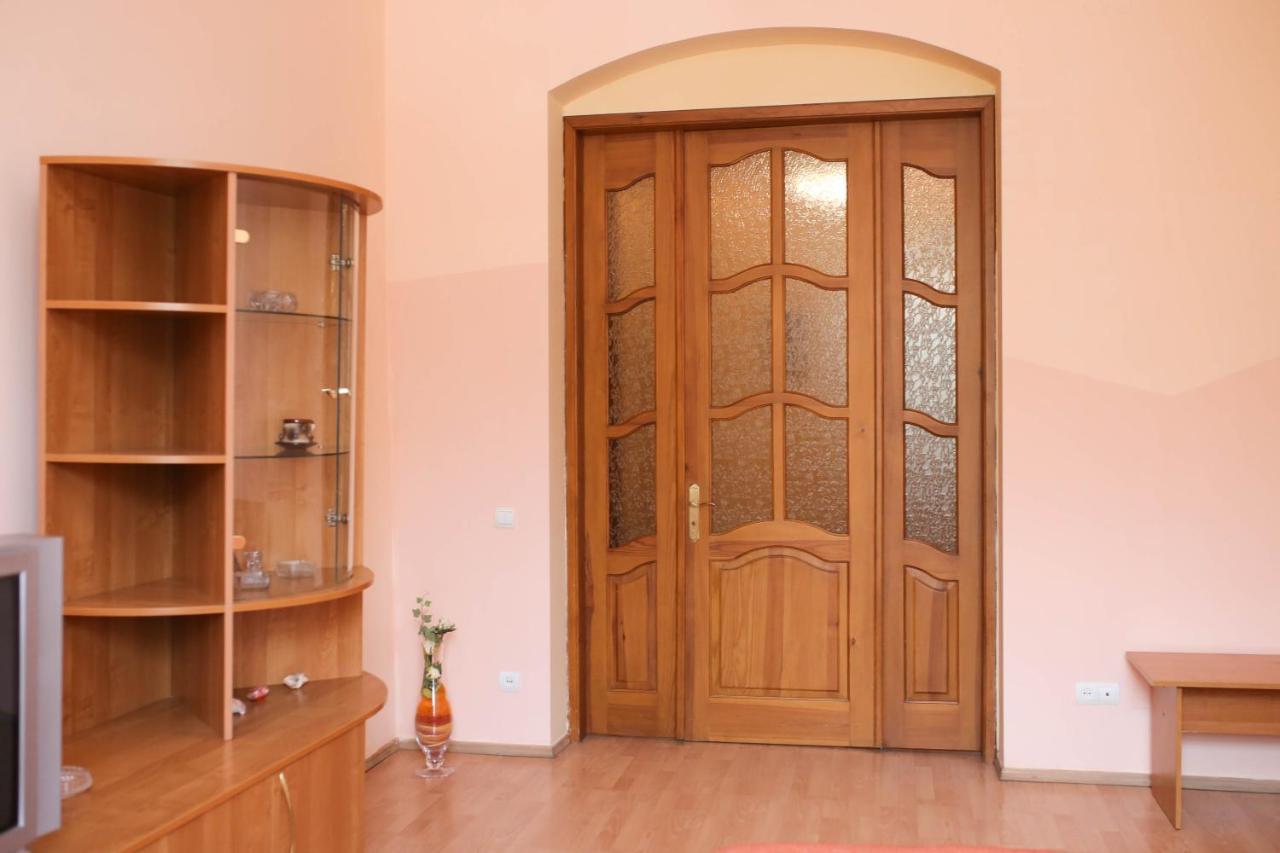Apartment Near St. Elizabeth Church Λβιβ Εξωτερικό φωτογραφία